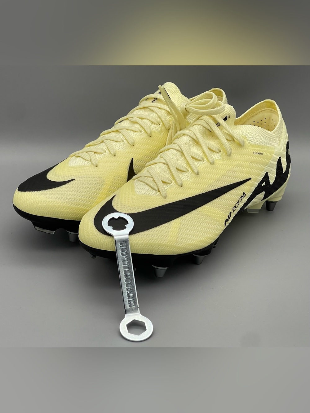 Nike Vapor 15 Elite SG-Pro Player Edition Lemonade FD0243-700 Men’s Size 6.5 NEW